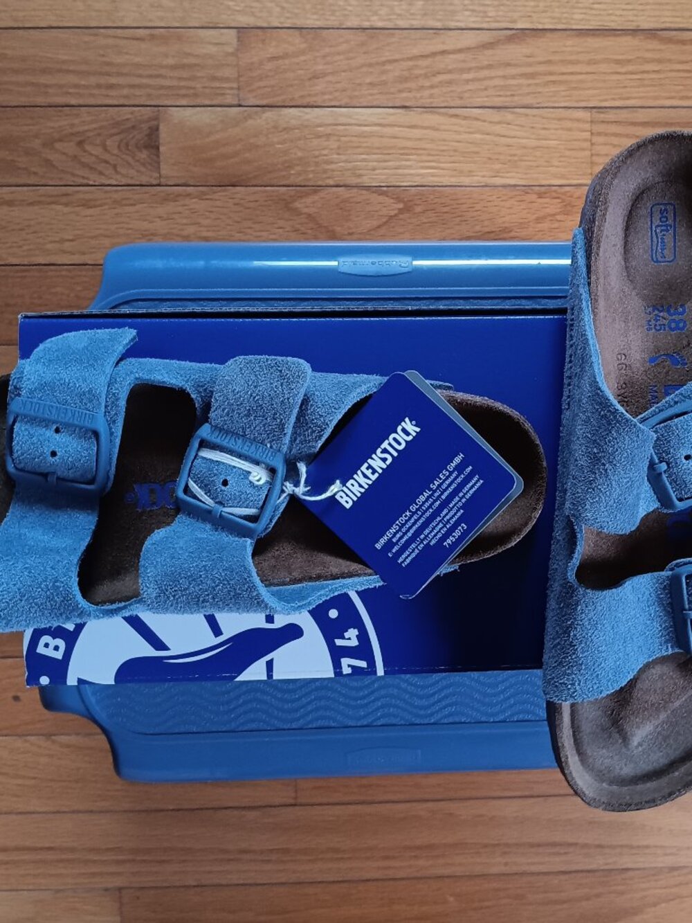 *HOST PICK!!!/LAST CHANCE* New Arizona Suede Sandals, size 7-7 1/2 - Picture 5 of 7